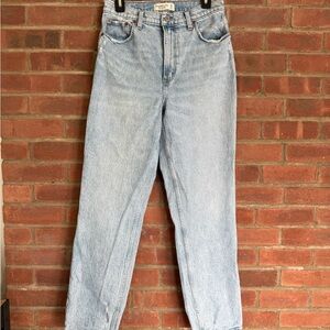 J11 Abercrombie & Fitch Light Wash Denim Jeans 28/8R